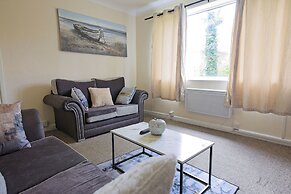 Stylish Five Star Rated Apartment