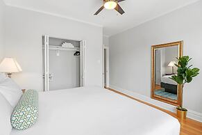 2BR City Apt Fast Wi-Fi Roscoe LakeView