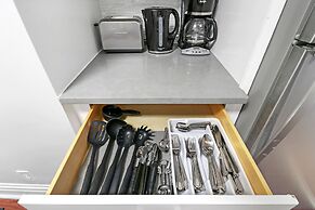 2BR City Apt Fast Wi-Fi Roscoe LakeView