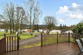 4 Bed House - Sleeps 9 - Hottub - Parking