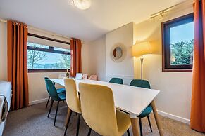 4 Bed House - Sleeps 9 - Hottub - Parking