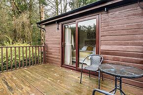 4 Bed House - Sleeps 9 - Hottub - Parking