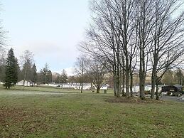 Stunning 4-bedroom Cabin With Hot Tub in Beattock!