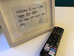 Stunning 4-bedroom Cabin With Hot Tub in Beattock!