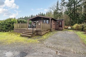 4 Bed House - Sleeps 9 - Hottub - Parking