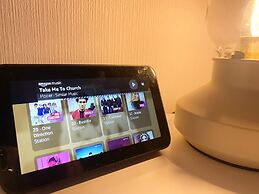 Stunning 4-bedroom Cabin With Hot Tub in Beattock!