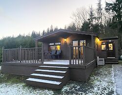 Stunning 4-bedroom Cabin With Hot Tub in Beattock!