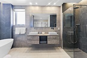 O Condominium Beachfront Residences