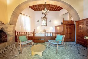 Arte Lindos Suites
