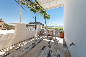Arte Lindos Suites