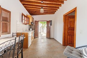 Arte Lindos Suites