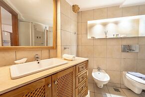 Arte Lindos Suites