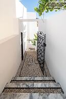 Arte Lindos Suites