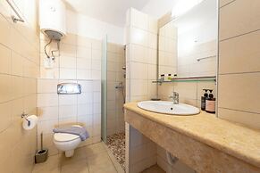 Arte Lindos Suites