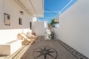Arte Lindos Suites