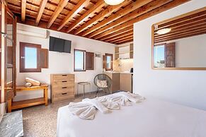 Arte Lindos Suites