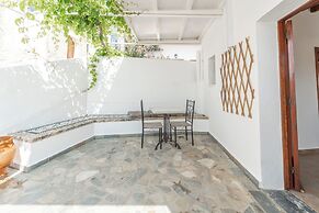 Arte Lindos Suites