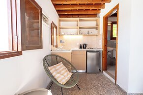 Arte Lindos Suites