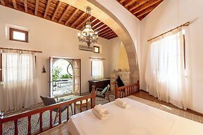 Arte Lindos Suites