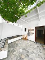 Arte Lindos Suites