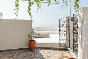 Arte Lindos Suites