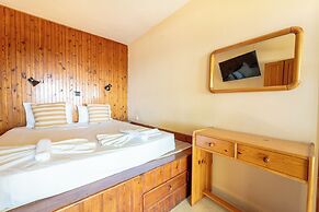 Arte Lindos Suites
