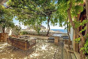 Arte Lindos Suites