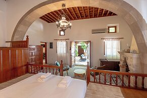 Arte Lindos Suites