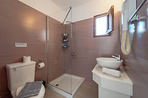 Arte Lindos Suites