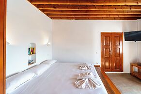 Arte Lindos Suites