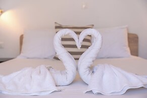 Arte Lindos Suites