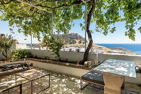 Arte Lindos Suites