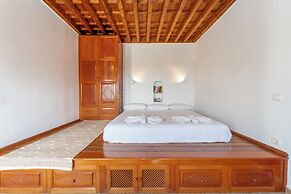 Arte Lindos Suites