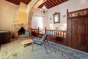 Arte Lindos Suites