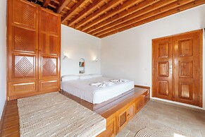 Arte Lindos Suites