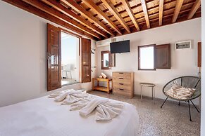 Arte Lindos Suites