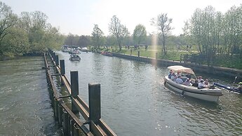 Charming 17th Century 2-bed Cottage in Medmenham
