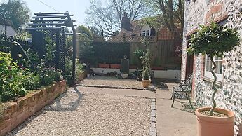 Charming 17th Century 2-bed Cottage in Medmenham