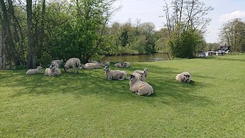 Charming 17th Century 2-bed Cottage in Medmenham