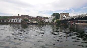 Charming 17th Century 2-bed Cottage in Medmenham