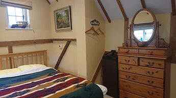 Charming 17th Century 2-bed Cottage in Medmenham