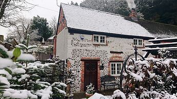 Charming 17th Century 2-bed Cottage in Medmenham