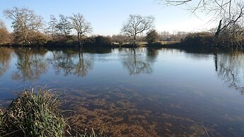 Charming 17th Century 2-bed Cottage in Medmenham