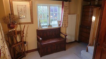 Charming 17th Century 2-bed Cottage in Medmenham