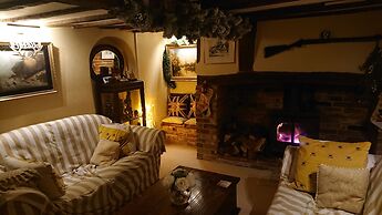 Charming 17th Century 2-bed Cottage in Medmenham