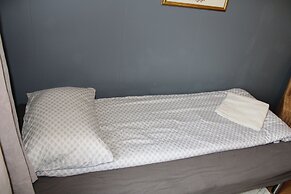 Stóri-Bakki Guesthouse with hot tub