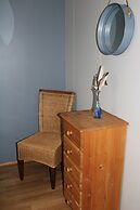 Stóri-Bakki Guesthouse with hot tub