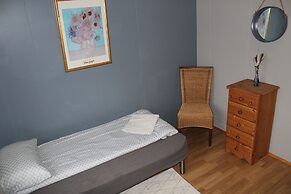 Stóri-Bakki Guesthouse with hot tub