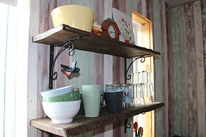 Stóri-Bakki Guesthouse with hot tub