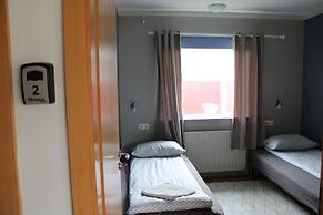 Stóri-Bakki Guesthouse with hot tub